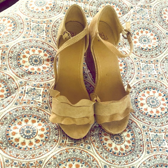 Shoes - Tan Wedges